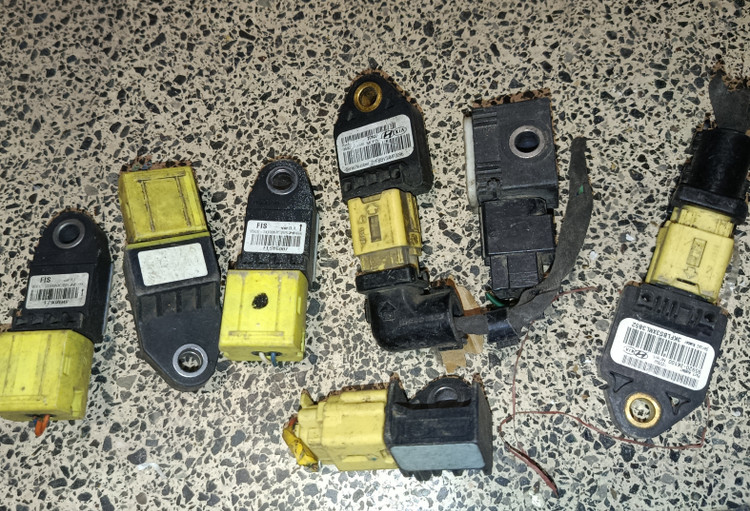 سنسور ایربگ سینی جلو هیوندای 959203k100